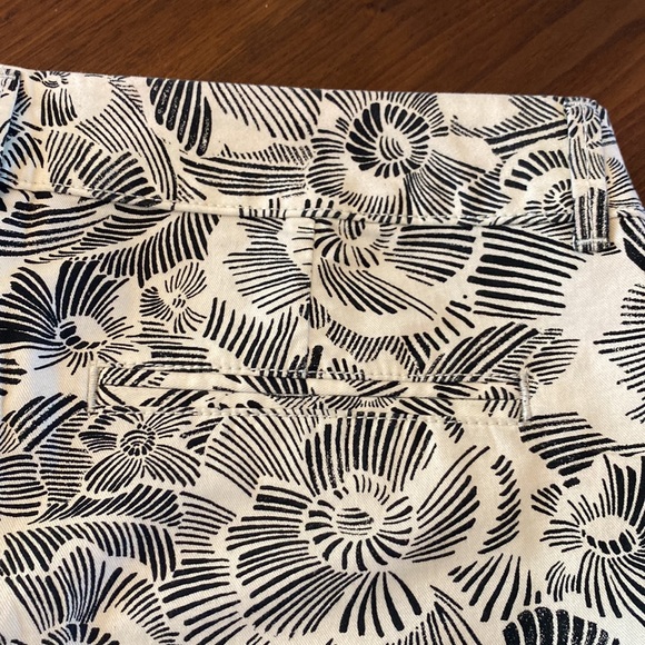 Gorgeous Pixie Tailored shorts - Picture 3 of 3